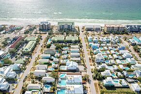 Monarch by Avantstay Stunning Estate 1 Block to Beach, Swim Up Bar, Ho