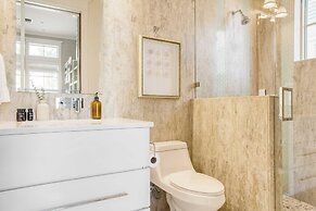 Monarch by Avantstay Stunning Estate 1 Block to Beach, Swim Up Bar, Ho