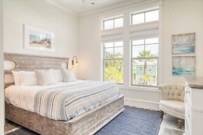 Monarch by Avantstay Stunning Estate 1 Block to Beach, Swim Up Bar, Ho