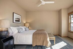 Atkinson by Avantstay Lake Front Home w/ Stunning Views in Tahoe Vista