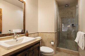 Atkinson by Avantstay Lake Front Home w/ Stunning Views in Tahoe Vista