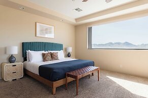 Sunbeam by Avantstay Elegant, Private Desert Home w/ Infinity Pool, Sp