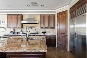 Sunbeam by Avantstay Elegant, Private Desert Home w/ Infinity Pool, Sp