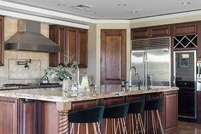 Sunbeam by Avantstay Elegant, Private Desert Home w/ Infinity Pool, Sp