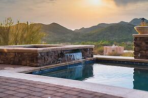 Sunbeam by Avantstay Elegant, Private Desert Home w/ Infinity Pool, Sp