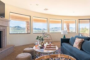 Sunbeam by Avantstay Elegant, Private Desert Home w/ Infinity Pool, Sp