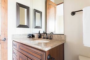 Sunbeam by Avantstay Elegant, Private Desert Home w/ Infinity Pool, Sp