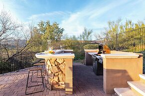 Sunbeam by Avantstay Elegant, Private Desert Home w/ Infinity Pool, Sp