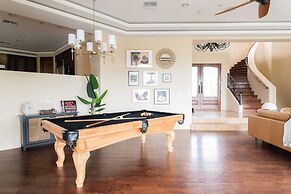 Sunbeam by Avantstay Elegant, Private Desert Home w/ Infinity Pool, Sp