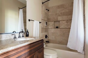 Sunbeam by Avantstay Elegant, Private Desert Home w/ Infinity Pool, Sp