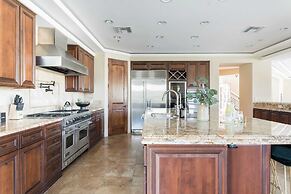 Sunbeam by Avantstay Elegant, Private Desert Home w/ Infinity Pool, Sp