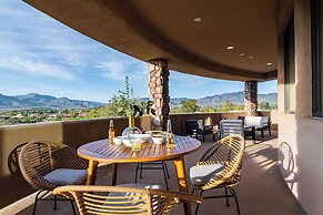 Sunbeam by Avantstay Elegant, Private Desert Home w/ Infinity Pool, Sp