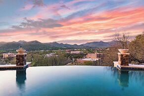 Sunbeam by Avantstay Elegant, Private Desert Home w/ Infinity Pool, Sp