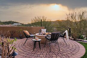 Sunbeam by Avantstay Elegant, Private Desert Home w/ Infinity Pool, Sp