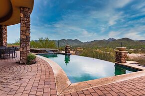 Sunbeam by Avantstay Elegant, Private Desert Home w/ Infinity Pool, Sp