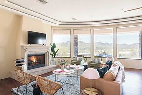 Sunbeam by Avantstay Elegant, Private Desert Home w/ Infinity Pool, Sp