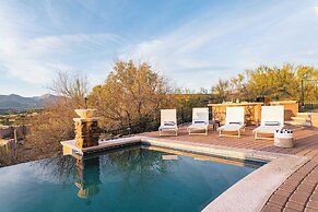 Sunbeam by Avantstay Elegant, Private Desert Home w/ Infinity Pool, Sp