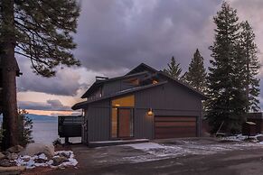 Lakeview by Avantstay Private Waterfront Cabin on Lake Tahoe w/ Hot Tu