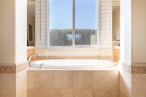 Jacinta by Avantstay Gorgeous & Spacious Getaway w/ Pool, Spa & Pool T