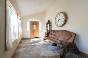 Sparrow by Avantstay Modern Mountain Retreat w/ Hot Tub, Pool Table & 