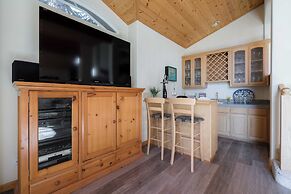 Sparrow by Avantstay Modern Mountain Retreat w/ Hot Tub, Pool Table & 