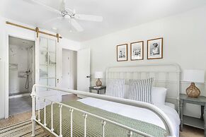 Cast Away by Avantstay Stunning Modern Home Near Beach w/ Two Kitchens