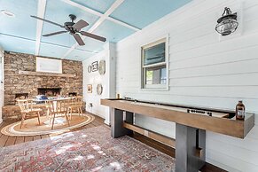 Cast Away by Avantstay Stunning Modern Home Near Beach w/ Two Kitchens