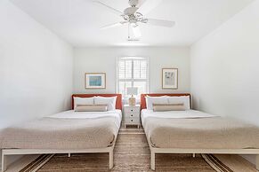 Cast Away by Avantstay Stunning Modern Home Near Beach w/ Two Kitchens