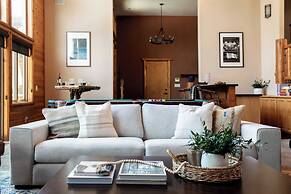 Bernard by Avantstay Luxurious Cabin in Big Bear w/ Hot Tub & Pool Tab