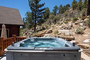 Bernard by Avantstay Luxurious Cabin in Big Bear w/ Hot Tub & Pool Tab