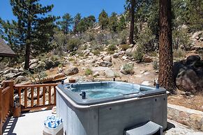 Bernard by Avantstay Luxurious Cabin in Big Bear w/ Hot Tub & Pool Tab