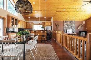 Bernard by Avantstay Luxurious Cabin in Big Bear w/ Hot Tub & Pool Tab