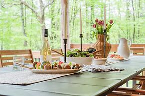 Half Moon by Avantstay 4BR Cabin w/ Large Deck & Yard w/ Patio & Outdo