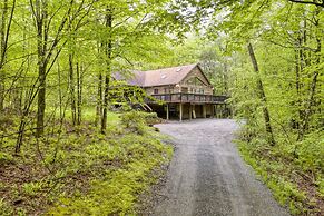 Half Moon by Avantstay 4BR Cabin w/ Large Deck & Yard w/ Patio & Outdo