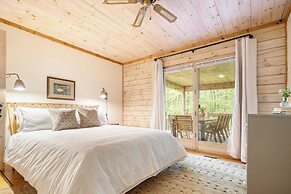Half Moon by Avantstay 4BR Cabin w/ Large Deck & Yard w/ Patio & Outdo