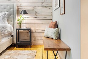 Half Moon by Avantstay 4BR Cabin w/ Large Deck & Yard w/ Patio & Outdo