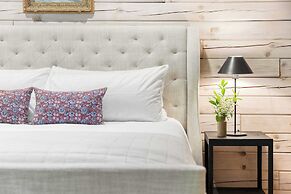 Half Moon by Avantstay 4BR Cabin w/ Large Deck & Yard w/ Patio & Outdo