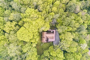 Half Moon by Avantstay 4BR Cabin w/ Large Deck & Yard w/ Patio & Outdo