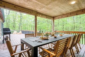 Half Moon by Avantstay 4BR Cabin w/ Large Deck & Yard w/ Patio & Outdo