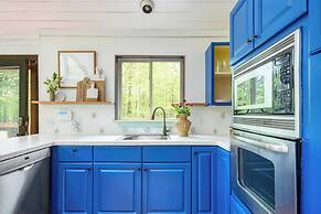 Half Moon by Avantstay 4BR Cabin w/ Large Deck & Yard w/ Patio & Outdo