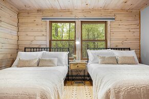 Half Moon by Avantstay 4BR Cabin w/ Large Deck & Yard w/ Patio & Outdo