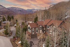 Highline by Avantstay Breathtaking Mountain Home w/ Hot Tub & Views