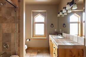 Highline by Avantstay Breathtaking Mountain Home w/ Hot Tub & Views