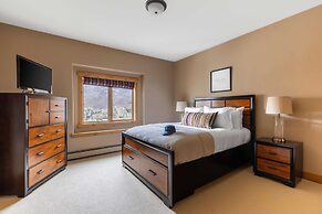 Highline by Avantstay Breathtaking Mountain Home w/ Hot Tub & Views