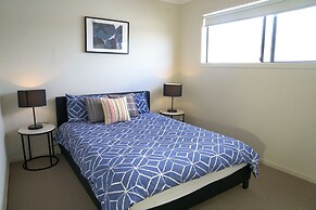 Modern 6BRM House Big Group at Pakenham