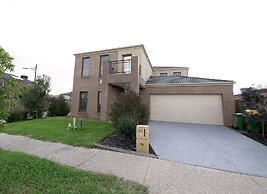 Modern 6BRM House Big Group at Pakenham