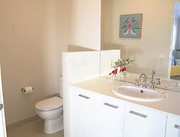 Modern 6BRM House Big Group at Pakenham