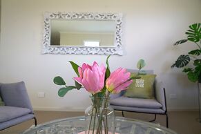 Modern 6BRM House Big Group at Pakenham