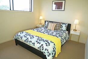 Modern 6BRM House Big Group at Pakenham