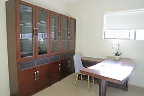 Modern 6BRM House Big Group at Pakenham